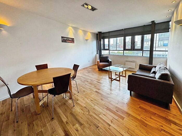 2 Bedroom Flat To Rent In Byron Street, Leeds, West Yorkshire, LS2