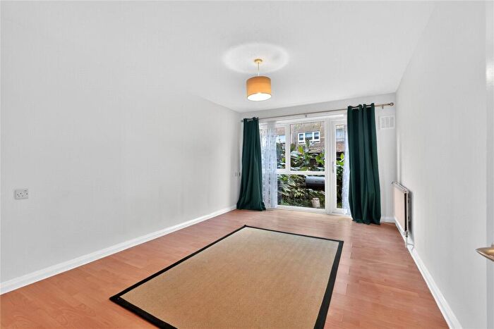 1 Bedroom Apartment To Rent In Newport Street, London, SE11