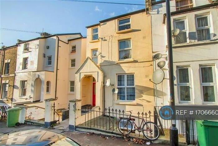 1 Bedroom Flat To Rent In Rye Hill Park, London, SE15