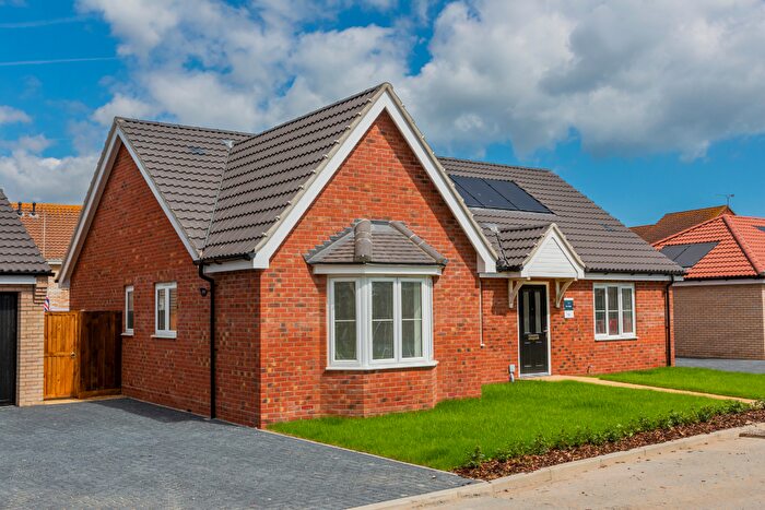3 Bedroom Detached Bungalow For Sale In Lowestoft Road, Hopton, NR31