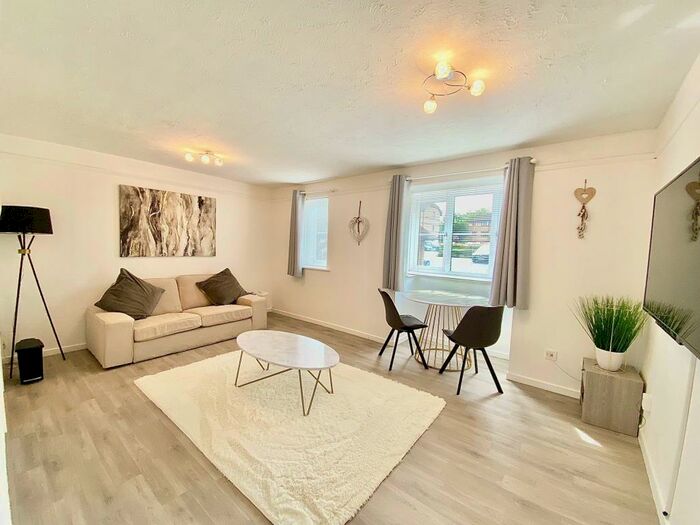 2 Bedroom Flat To Rent In Dunster Court, Stone, Dartford, DA2