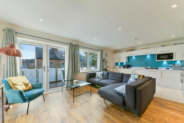2 Bedroom Flat To Rent In Hartfield Road, London, SW19