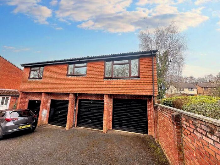 3 Bedroom Detached House To Rent In Henbury View Road, Corfe Mullen, Wimborne, BH21