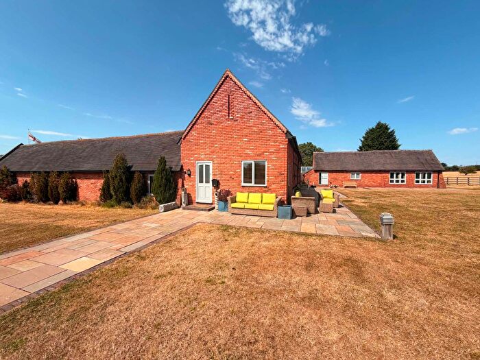 3 Bedroom Barn Conversion To Rent In Salters Lane, Wootton Wawen, B95