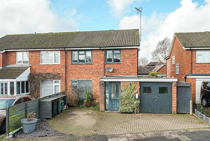 3 Bedroom Semi-Detached House For Sale In Maplefield, Park Street, St. Albans, AL2