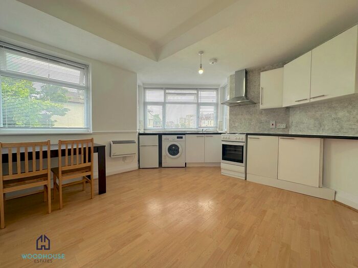 2 Bedroom Flat To Rent In Greenwood Gardens, London, N13