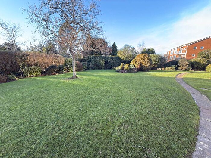2 Bedroom Flat For Sale In Cranford Avenue, Exmouth, EX8
