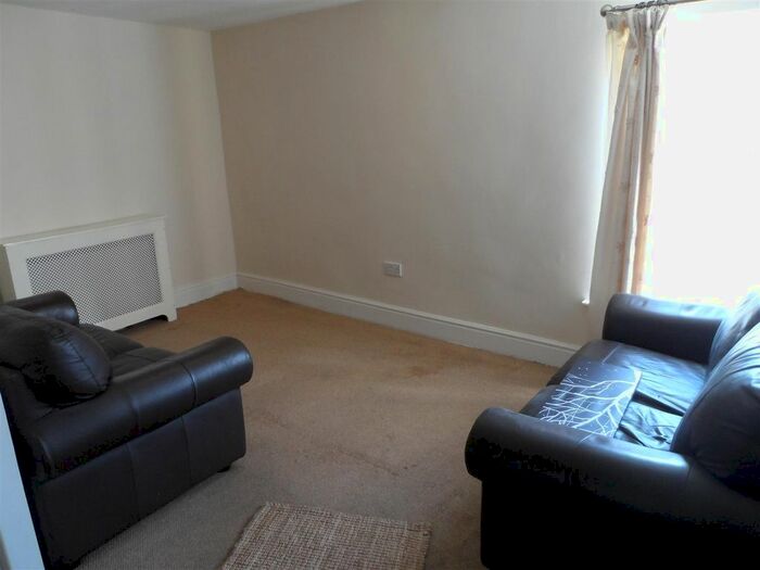 2 Bedroom Flat To Rent In Holyrood Street, Chard, TA20