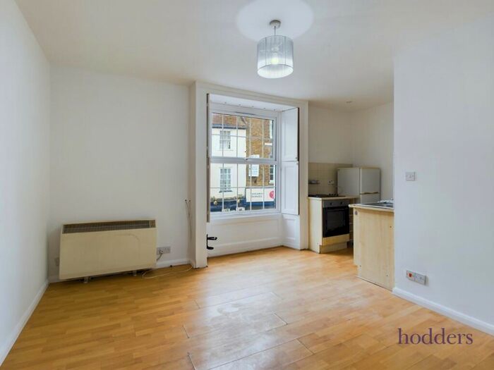 1 Bedroom Apartment To Rent In Surrey, KT16