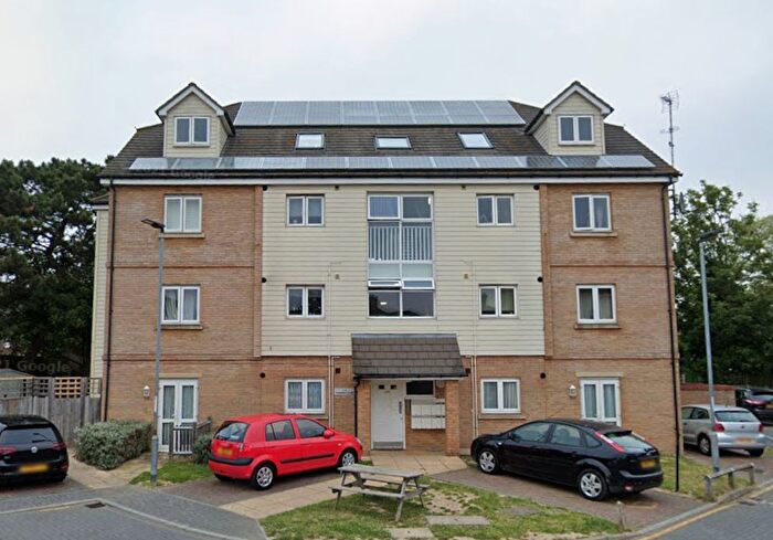 1 Bedroom Flat For Sale In Turnpike Close, Welling, Kent, DA16