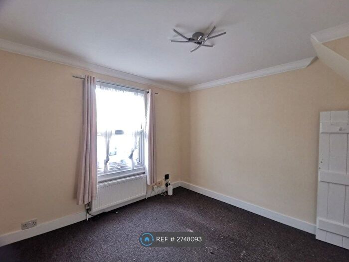 1 Bedroom Flat To Rent In Hart Street, Reading, RG1