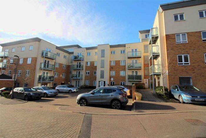 2 Bedroom Flat To Rent In Taylor Court, Borehamwood, Herts WD6