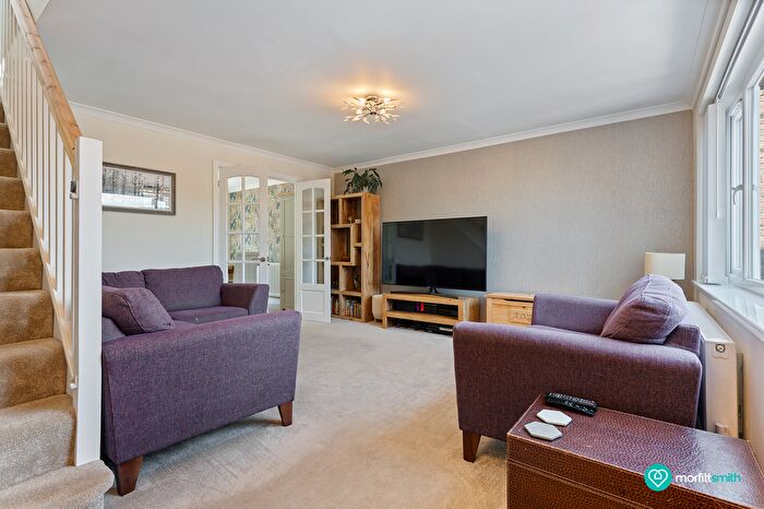 3 Bedroom Detached House For Sale In Church Close, Oughtibridge, S35