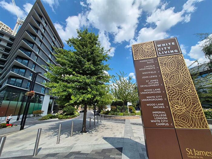 2 Bedroom Flat To Rent In Fountain Park Way, London, W12