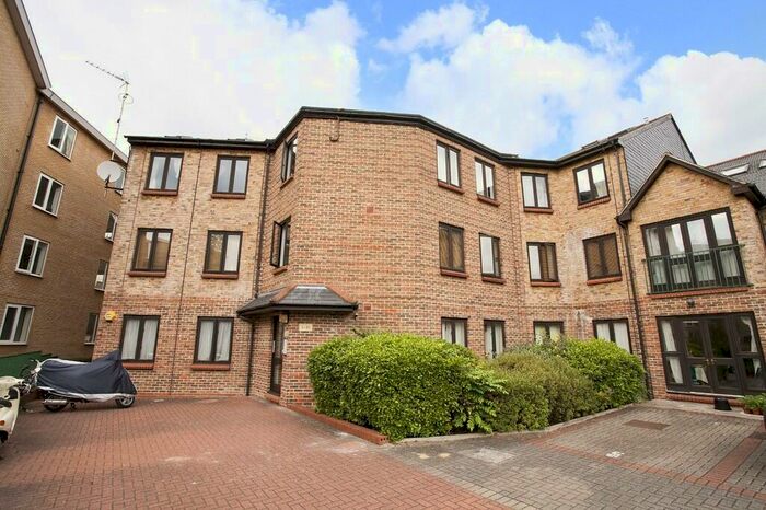 2 Bedroom Flat To Rent In Plough Way, Surrey Quays, London, SE16