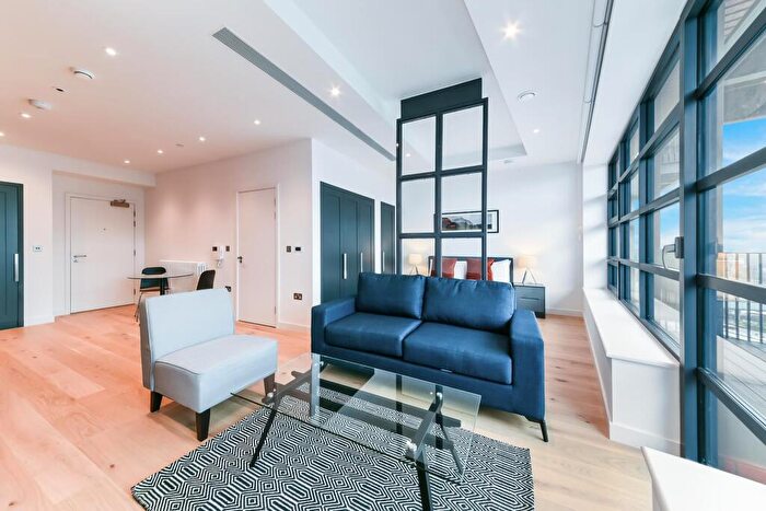 Apartment To Rent In Defoe House, London City Island, London, E14