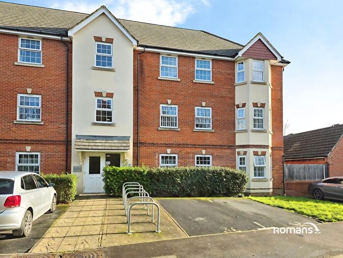 2 Bedroom Flat For Sale In Hills Way, Bramley, Tadley, RG26