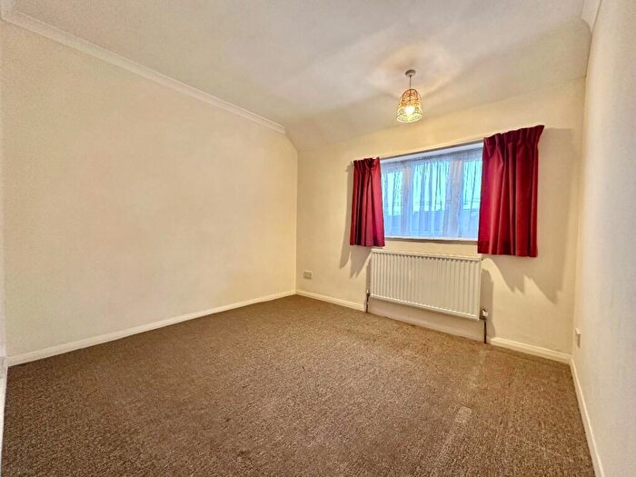 3 Bedroom End Of Terrace House For Sale In Bridgwater Close, Romford, RM3