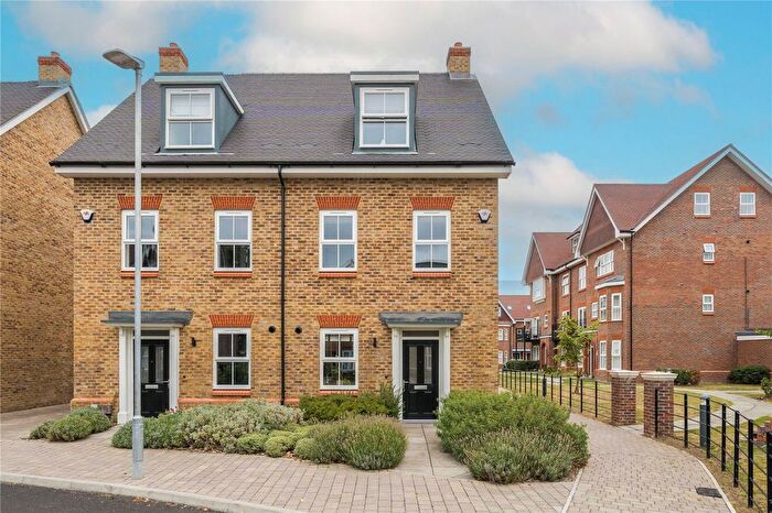 3 Bedroom Semi Detached House For Sale In Albright Gardens, Walton-On-Thames, KT12