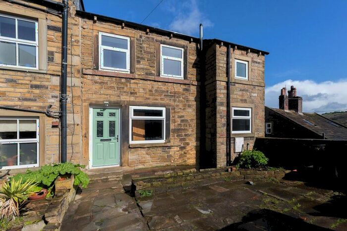 2 Bedroom House To Rent In Upper Fold, Honley, Holmfirth, HD9