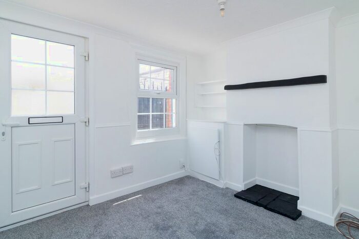 1 Bedroom Cottage To Rent In Churchyard Passage, Ashford, TN23