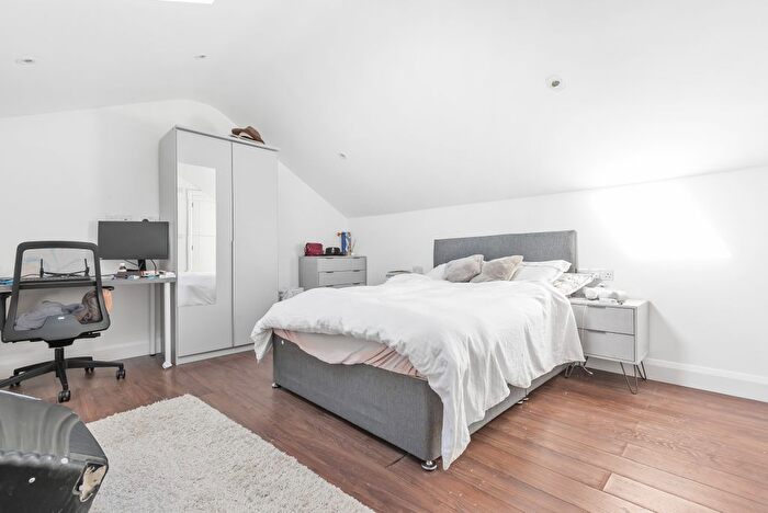 2 Bedroom Flat To Rent In The Cut, London, SE1