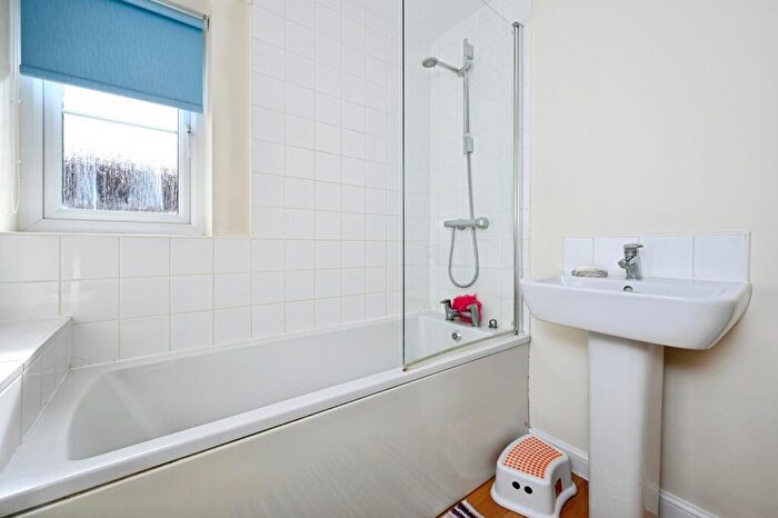 3 Bedroom End Of Terrace House For Sale In Gressingham Close, Forest Town, Mansfield, Nottinghamshire, NG19