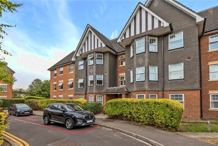 2 Bedroom Flat To Rent In Boddington Gardens, London, W3