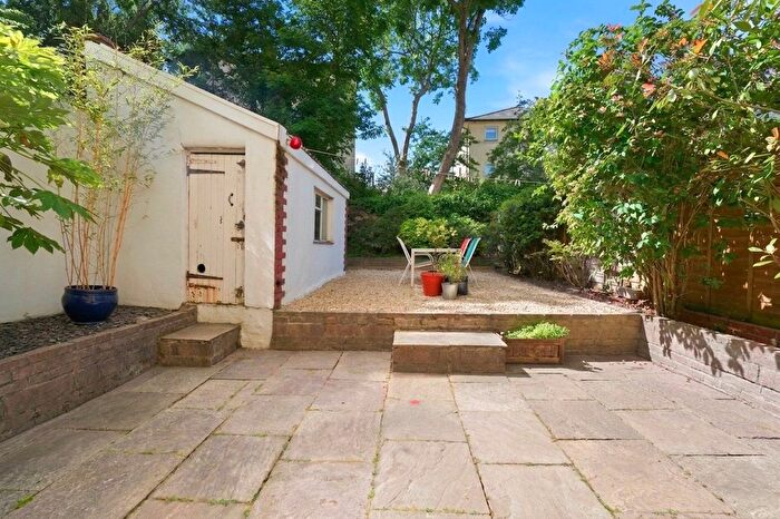 2 Bedroom Flat For Sale In Cotham Brow, Bristol, BS6