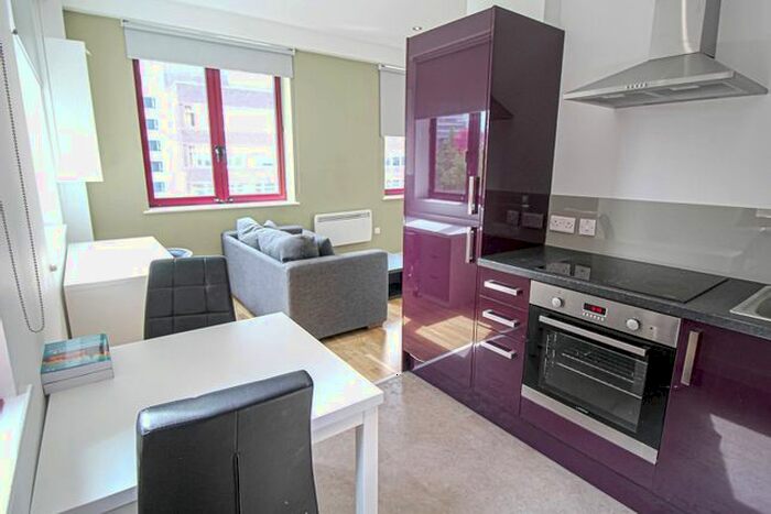 1 Bedroom Flat To Rent In Wade Lane, Leeds, LS2