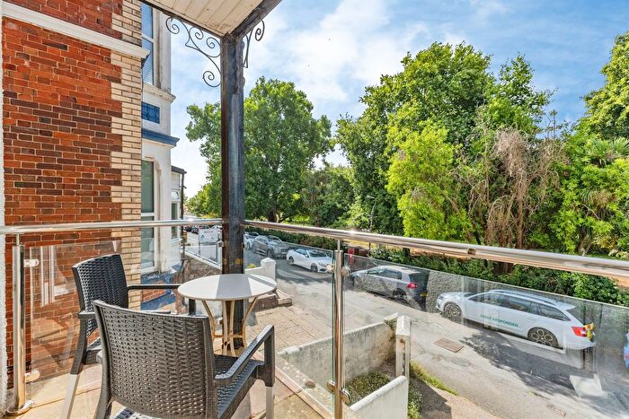 2 Bedroom Flat For Sale In Youngs Park Road, Paignton, TQ4