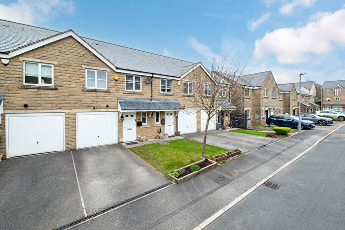 4 Bedroom Town House For Sale In Birkshead Mews, Wilsden, West Yorkshire, BD15