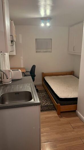 Studio To Rent In Barn Crescent, Stanmore, HA7