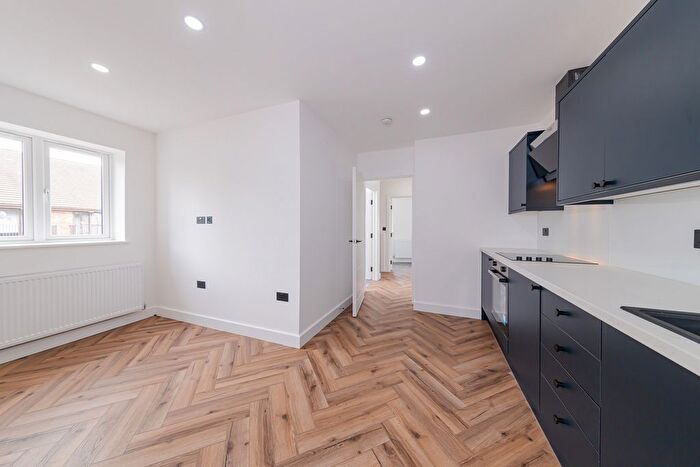 2 Bedroom Flat To Rent In Bed Flat, Austin Court, B74