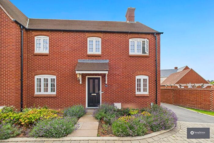 4 Bedroom Semi-Detached House For Sale In Gold Avenue, Brackley, NN13