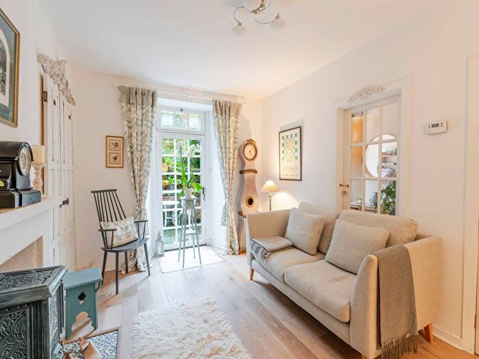 2 Bedroom Flat For Sale In Cumberland Street, New Town, Edinburgh, EH3