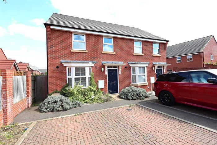 3 Bedroom End Of Terrace House To Rent In Burgundy Drive, Hemel Hempstead, HP2