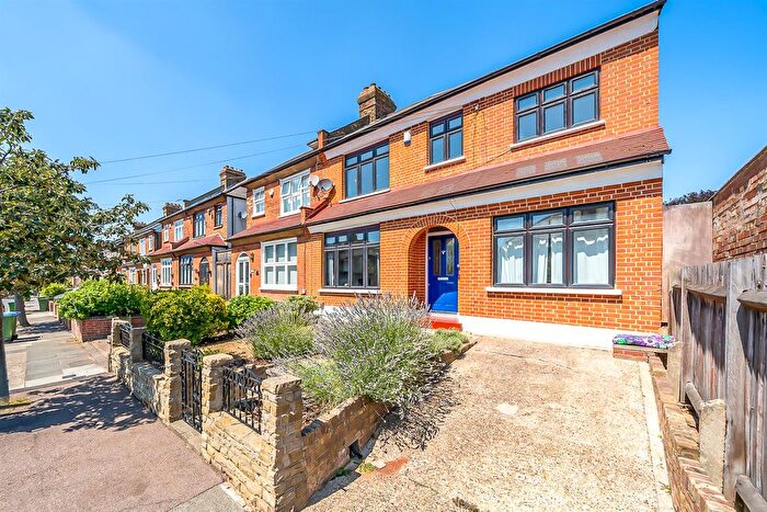 4 Bedroom Semi-Detached House For Sale In Dumbreck Road, Eltham, SE9