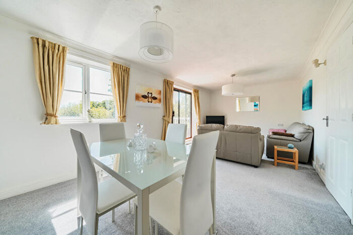 2 Bedroom Apartment For Sale In Waterside Court, Alton, Hampshire, GU34