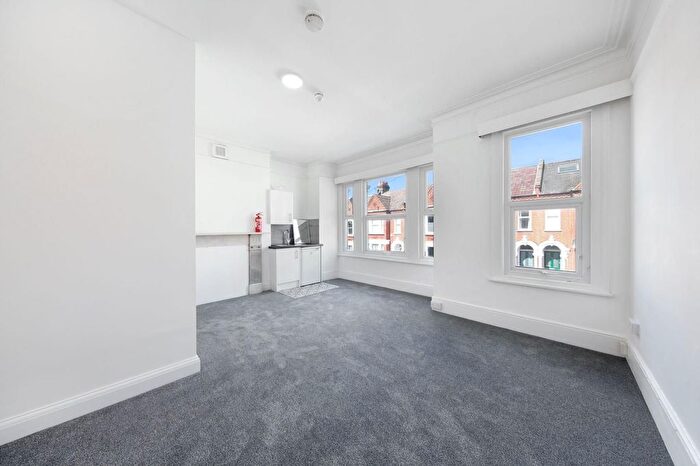 1 Bedroom Studio To Rent In Kingscourt Road, London, SW16