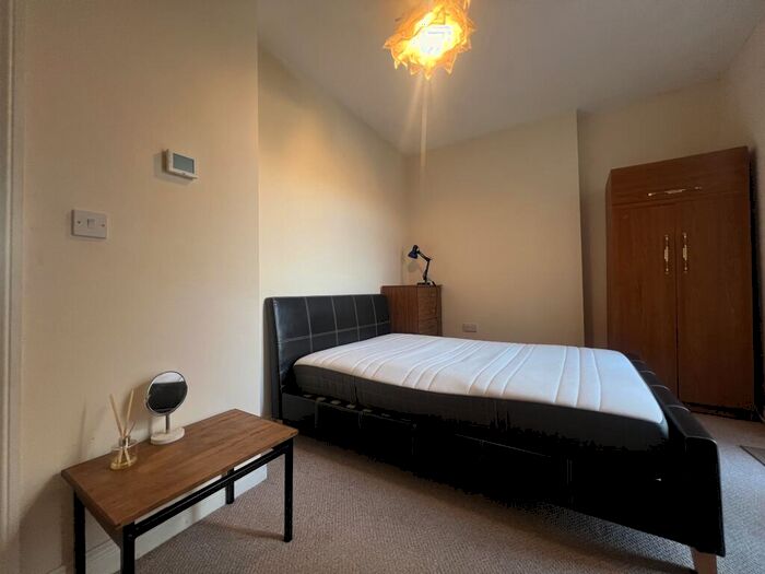 1 Bedroom Flat To Rent In Newport Road, Cardiff, CF24