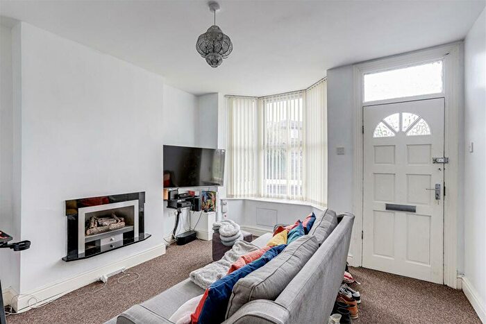 3 Bedroom End Of Terrace House For Sale In Broomhill Road, Bulwell, Nottinghamshire, NG6