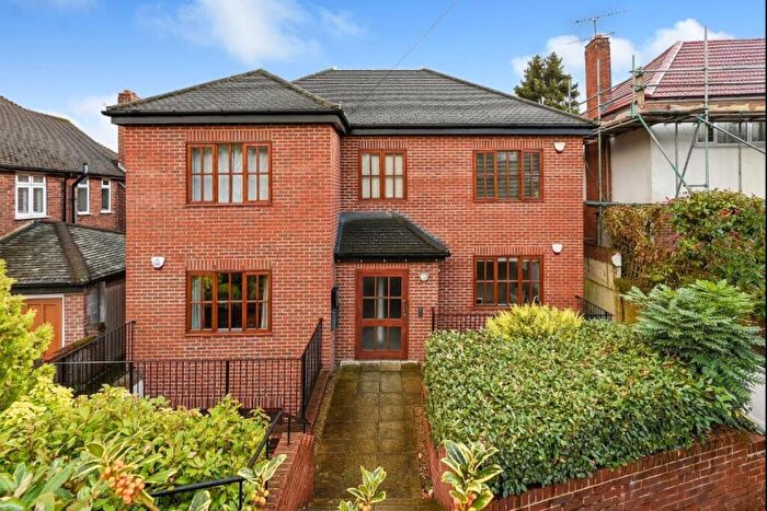 2 Bedroom Flat For Sale In Crofton Road, Orpington, BR6