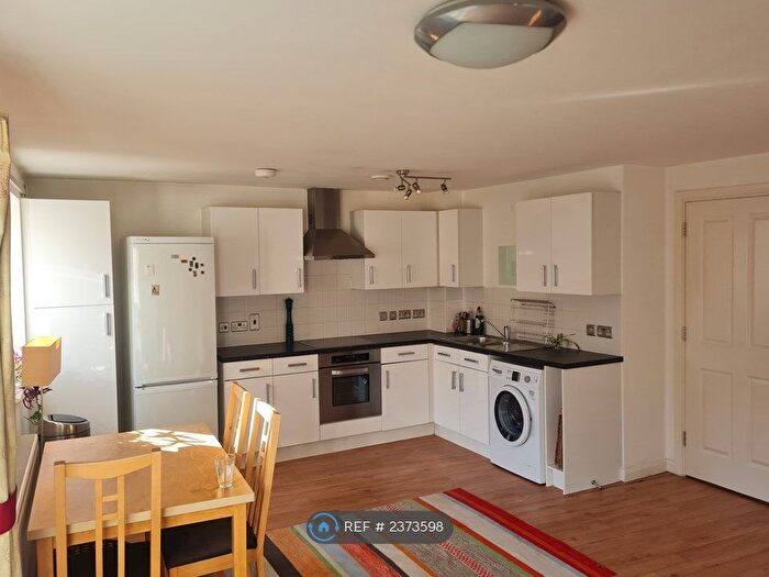 2 Bedroom Flat To Rent In William Gattie House, London, SW6
