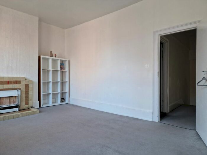 1 Bedroom Flat To Rent In West Green Road, London, N15