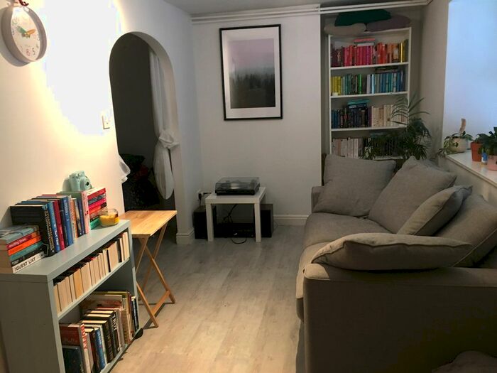 1 Bedroom Flat To Rent In Savile Park Road, Halifax, HX1