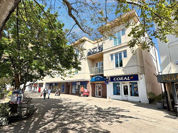 1 Bedroom Flat For Sale In Carfax, Dulcima House, RH12