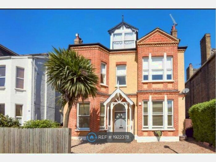 2 Bedroom Flat To Rent In Cambridge Road, Bromley, BR1