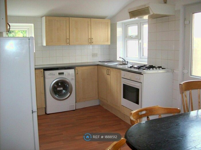4 Bedroom Terraced House To Rent In Grove Road, Seven Sisters, N15