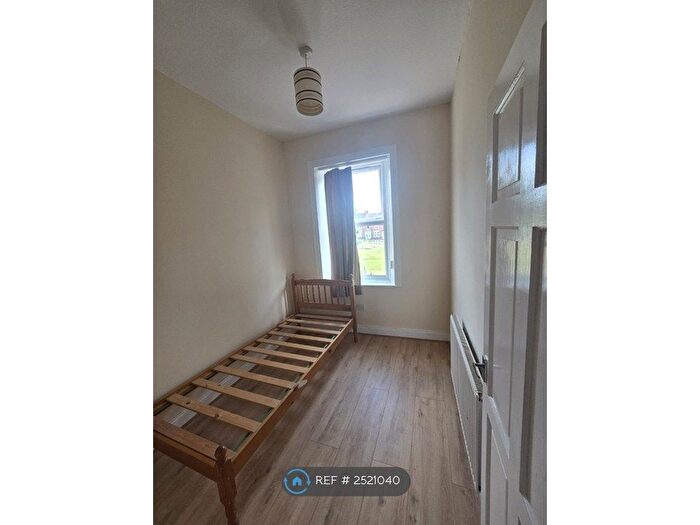 3 Bedroom Flat To Rent In Hyde Park Street, Gateshead, NE8